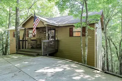 Image de Wonderful Dog-Friendly Escape W\/ Two Decks, Private Hot Tub, Gas Grill & WiFi