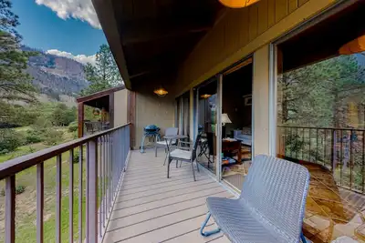 Image de Lovely retreat north of town with private balcony & shared pool/hot tub