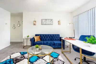 Image de 💙✨2 Bedroom Corner Oasis Near Downtown! 💙 With a working Ac 🎉