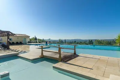 Image de Joli appartement avec Wifi, climatisation, piscine, Tv, balcon, animaux admis et parking