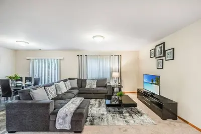 Image de Serenity in Prime Everett Craftsman Near Boeing!