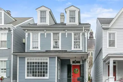 Image de 1 Block to Usna at Luxe Historic Chapel Views with Private Patio and Off-Site Parking