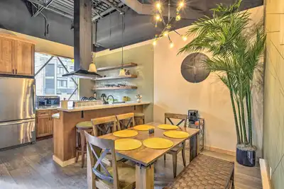 Image de Modern Downtown Apt - Walk to Parks + Cafes!