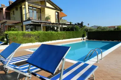 Image de Regarda - Apartment Blanco with lake view & swimming pool