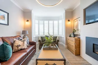 Image de Pass the Keys | Exceptional Villa on Charming Tree-Lined Avenue