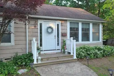 Image de Pretty beach house near Uri, Newport
