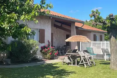 Image de Maison individuelle, calme et lumineuse avec piscine privée