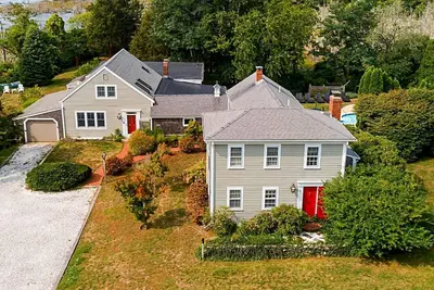 Image de Huge Family Friendly Estate~Pool, Near Bay Beaches