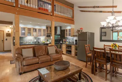 Jhrl - Larkspur 1224, Beautifully renovated, spacious retreat