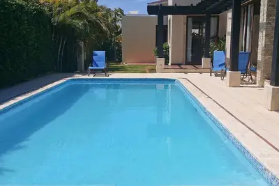 Image de Spacious guest-friendly 9bd complex, 2 minutes walk to the sandy beach!