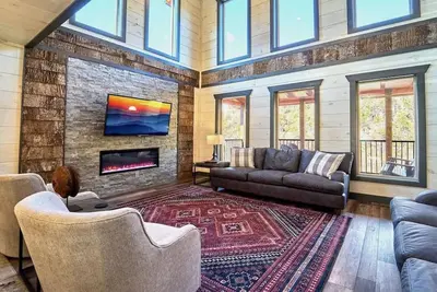 Image de Autumn Bear Cabin, Indoor Pool, Hot Tub, Game Room