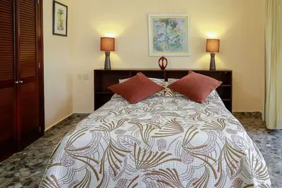 Image de Spend the winter in a beachfront residence, steps to shops and restaurants!