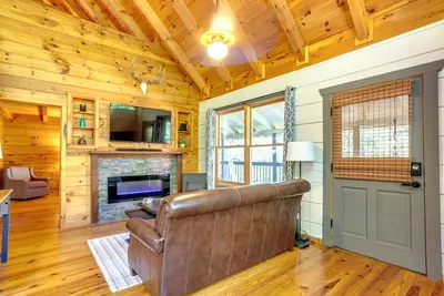 Image de Newly Remodeled, Private Lane And Great Location