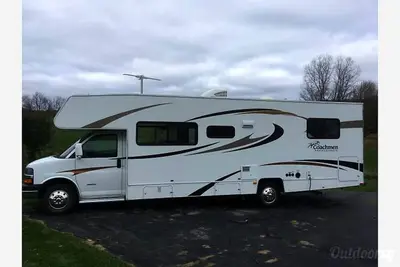 Image de Motorhome on Ten Acres, near Ryder Cup