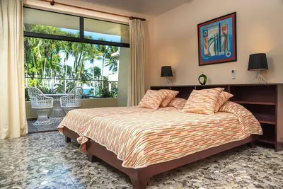 Image de Central studio on sandy beach, located in luxury resort with pool