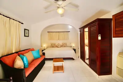 Image de Hotel suite in beachfront luxury resort near shops and dining, Tv/Ac/Wi-Fi/pool