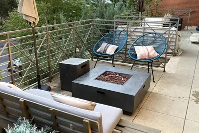 Image de Beautiful Pearl Street Condo!