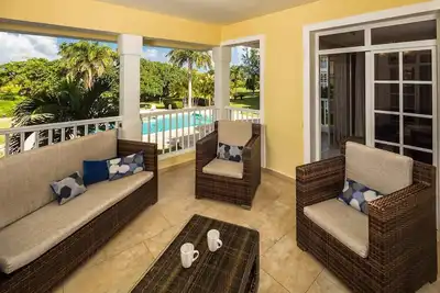 3bd apt in beachfront resort with gym, sport courts, waterpark, kids' playground