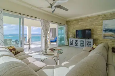Image de Guest-friendly 7bd beachfront villa in central Cabarete, with amazing sea views!