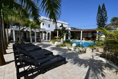 Image de Large guest-friendly villa in downtown Sosua, perfect for bachelor parties!