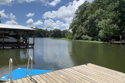 Image de New listing! Bright and airy waterfront home on Lake Tuscaloosa