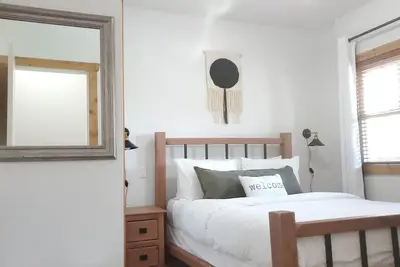 Image de Lakeside 2bd Retreat at Casa Del Mila Oro Lake Osoyoos-Pool, Patio, Beach!