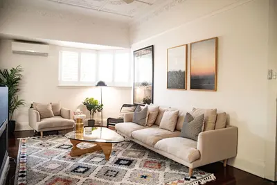 Image de Stylish Federation Home Near the Airport