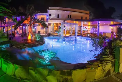 Image de Large party complex steps from beaches/shops/bars, 25 bedrooms/25 bathrooms