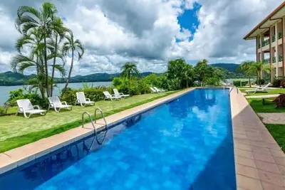 Image de Elegant Condo with Brand-New Fixtures, Shaded Tropical Terrace, and Secluded Beach Access