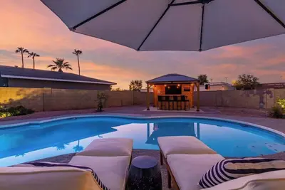 Image de Cactus Glen Retreat|Heated Pool|Cabana Bar|GameRoom