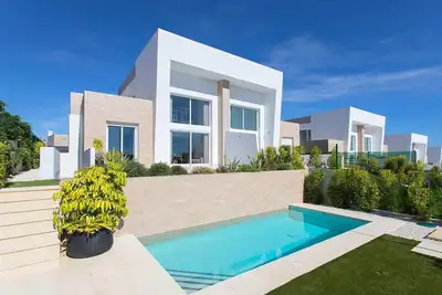 Image de Magnifique Villa sur le golf de la Finca avec piscine privée