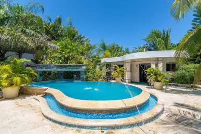 Image de Luxury party complex in Sosua, 2 large villas, 16 Bd/16 Bth, 2 pools, near all