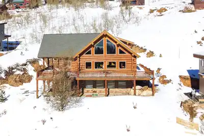 Image de 'Hale’ Pow Mow'  A slopeside retreat with views, comfort, and the spirit of Aloh