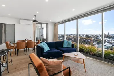 Image de Union Green Apt w Stunning Views & Free Parking