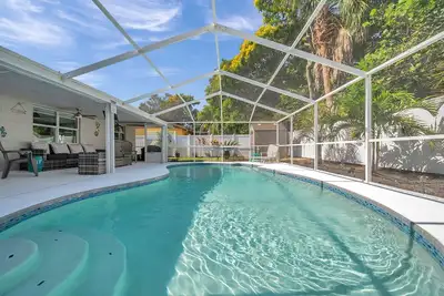Image de 7-Minutes To Beach with Screened Heated Pool located in Largo