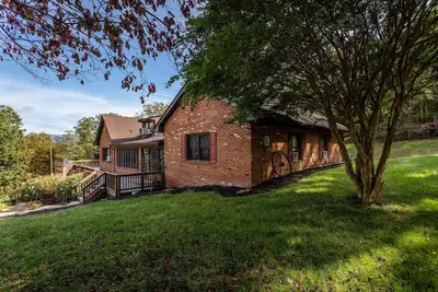 Image de Red Rooster Rustic Cabin *Heated Pool and Hot Tub*