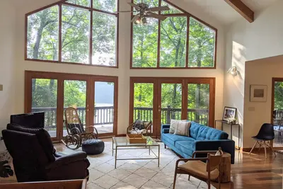 Image de Beautiful 3-bedroom Lake Front Home on Lake Santeetlah