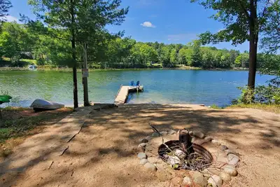 Image de Cozy lake front cabin on 6 private acres