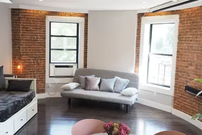 Image de Modern Large 2br Apartment in front of Central Park, rare find