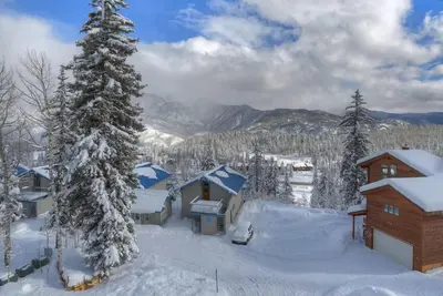 Image de Double Diamond (#308) | Walk to Ski Lift, Pool & Fitness Center Access, Deck