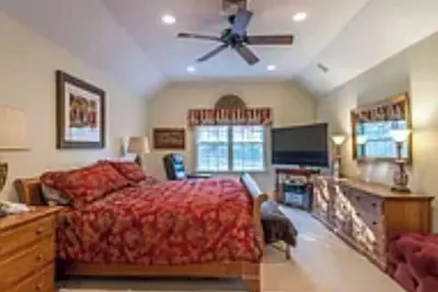 Image de Idyllic escape private home with heated pool and hot tub