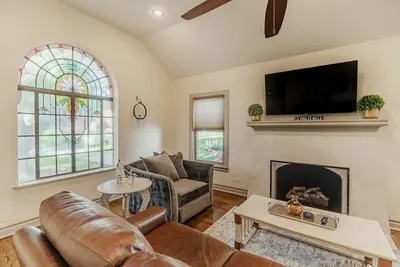 Image de Kessler Park Retreat - Walking distance to Bishop Arts District