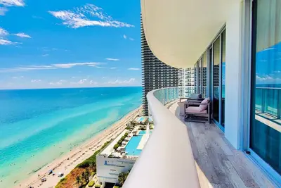 Image de BeachFront Luxury Hotel | 3b OceanView Hyde Resort