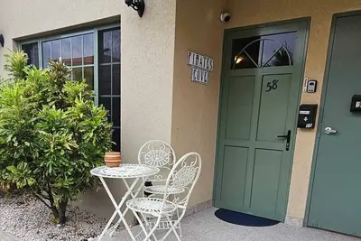 Image de Ground Floor, Spacious 2 bedroom Ensuites, Corner Unit, Newly Remodeled.