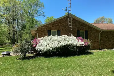 Image de Your Private Country Escape 1/2 mile from Rend Lake – A Hidden Gem!