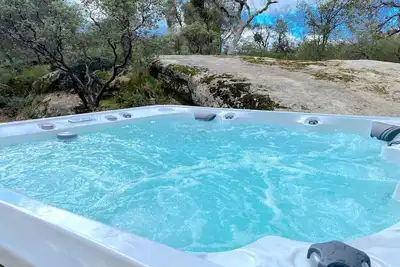 Image de Relax near Yosemite. Cozy house with King Bed/Fast Wifi/Hot Tub. Near town.