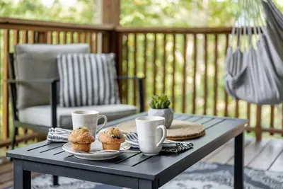 Image de Hot Tub, Lake Access, Firepit, Mins to Hobbs, War Eagle, Mtb, Dt Rogers +Ev