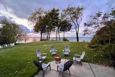 Image de Dreamy Lake House - Erie, Pa