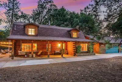 Image de Log Cabin w/ pool, spa, game room, sleeps 20!