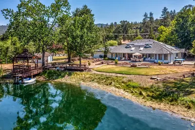 Image de Oak Pond Retreat Stocked pond/pool table/Bbq Grill/Ev Charger